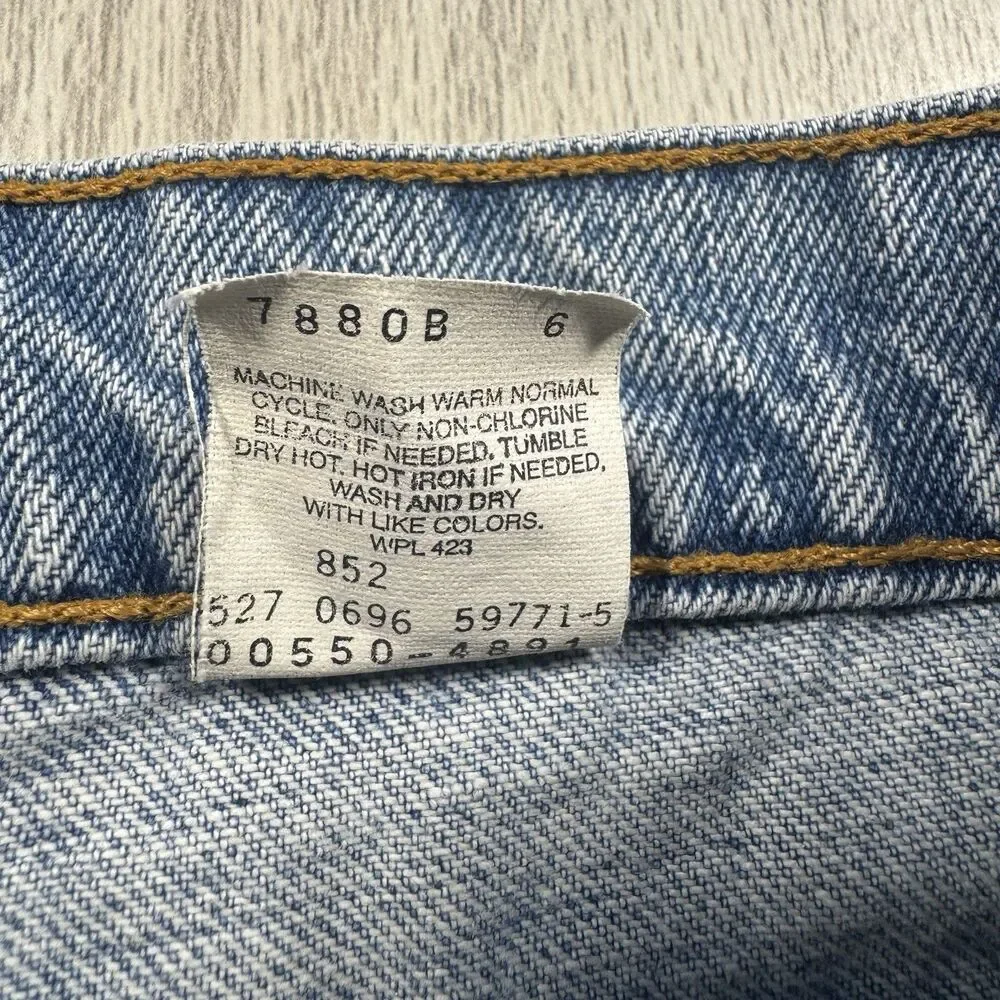 Vtg 90s Levi’s 550 Relaxed Taper Jeans Mens34x30 (fits 32x30) Made in USA Light